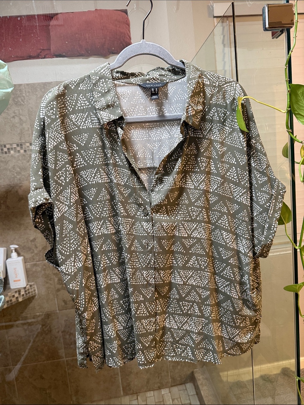 Lightweight Women’s Olive Patterned Short-Sleeve button down Shirt